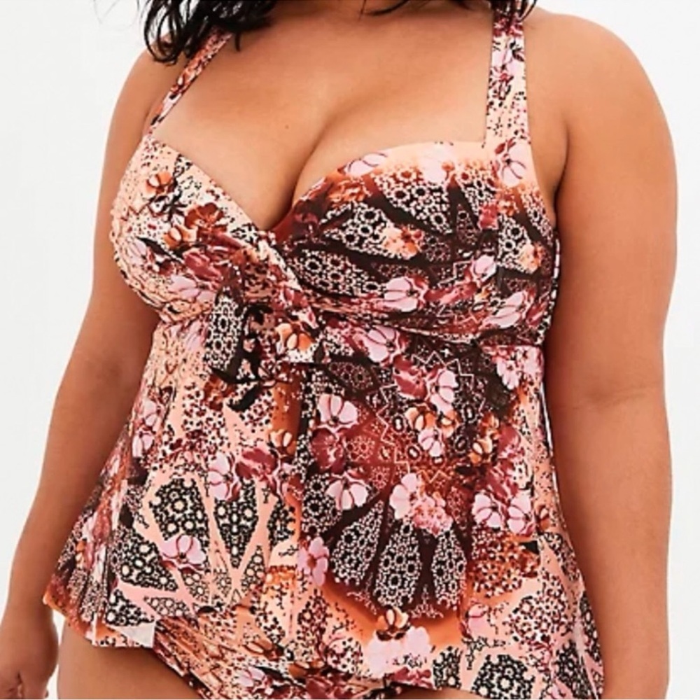 Torrid Pink Multi Medallion Wireless Babydoll Tie-front Tankini Size 0(L)
